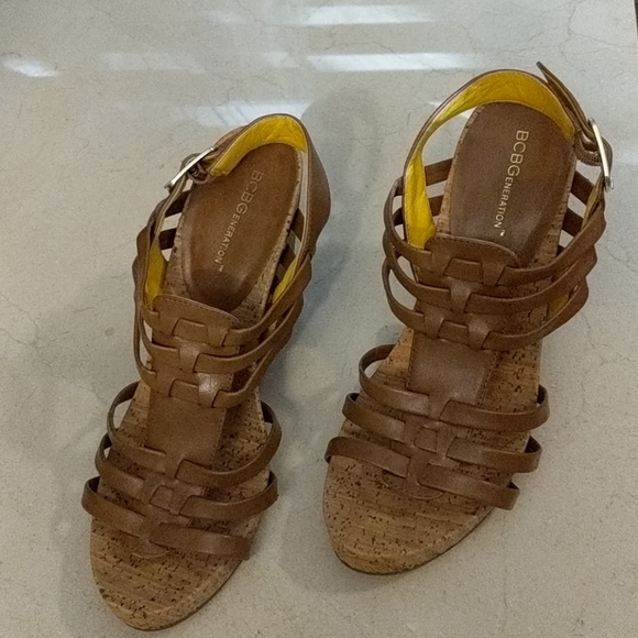 BCBG woman's shoes - Picture 1 of 3